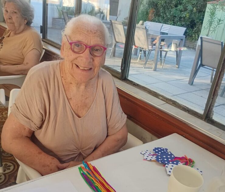 Delegar el cuidado de un adulto mayor: entre la culpa y el amor responsable